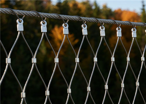 Siatki ze stalowej liny nierdzewnej 3,0 mm jako zabezpieczenie przed upadkiem, stosowane do wypełniania balustrad