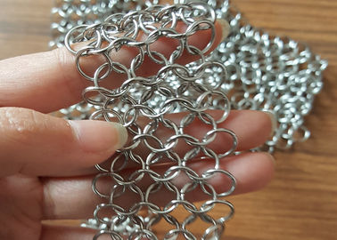 Dekoracja sufitowa w kolorze srebrnym Rozdzielacz pokoju Metalowa siatka pierścieniowa ze stali nierdzewnej Drapery