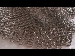 Tkanina z siatki pierścieniowej w kolorze srebrnym do dekoracji ściany elewacyjnej